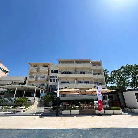 Maren Hotel